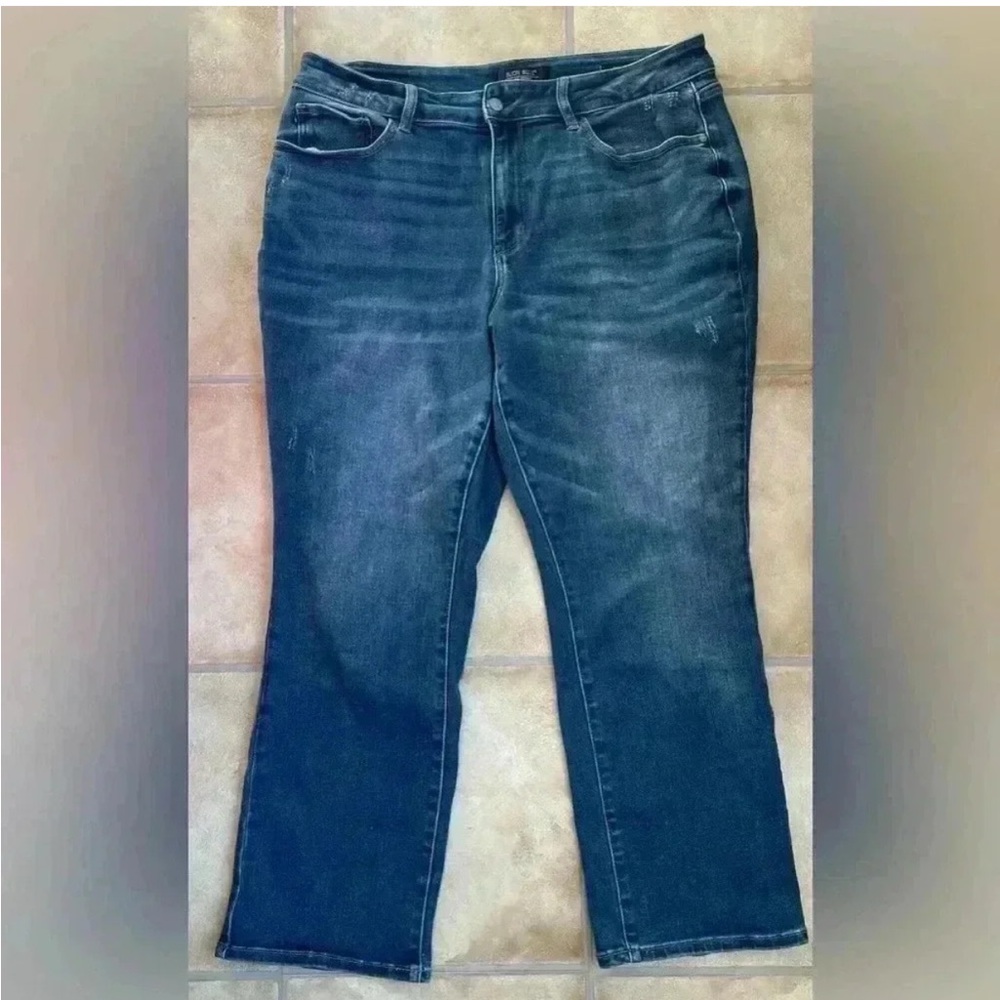 Judy Blue medium wash, high waisted, slightly cropped Dad jeans; size 16